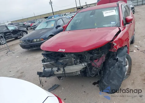 2019 Jeep Compass Latitude 4X4 z USA, uszkodzony, nr VIN 3C4NJDBB3KT597014